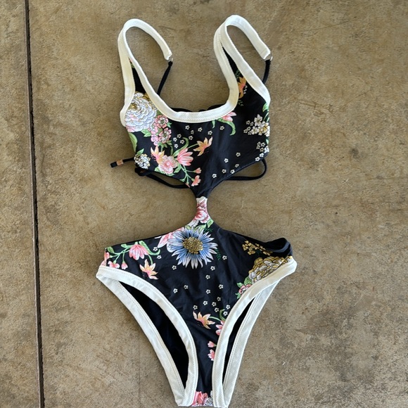 Maaji Reversible Swimsuit Tri-kini One Piece - Picture 9 of 12